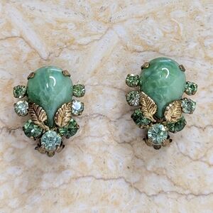 Vintage Jade Color Green Rhinestones Gold Tone Metal Leaves Clip On Earrings